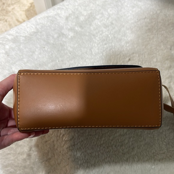 Persaman New York Ring Flap Crossbody - Picture 11 of 15